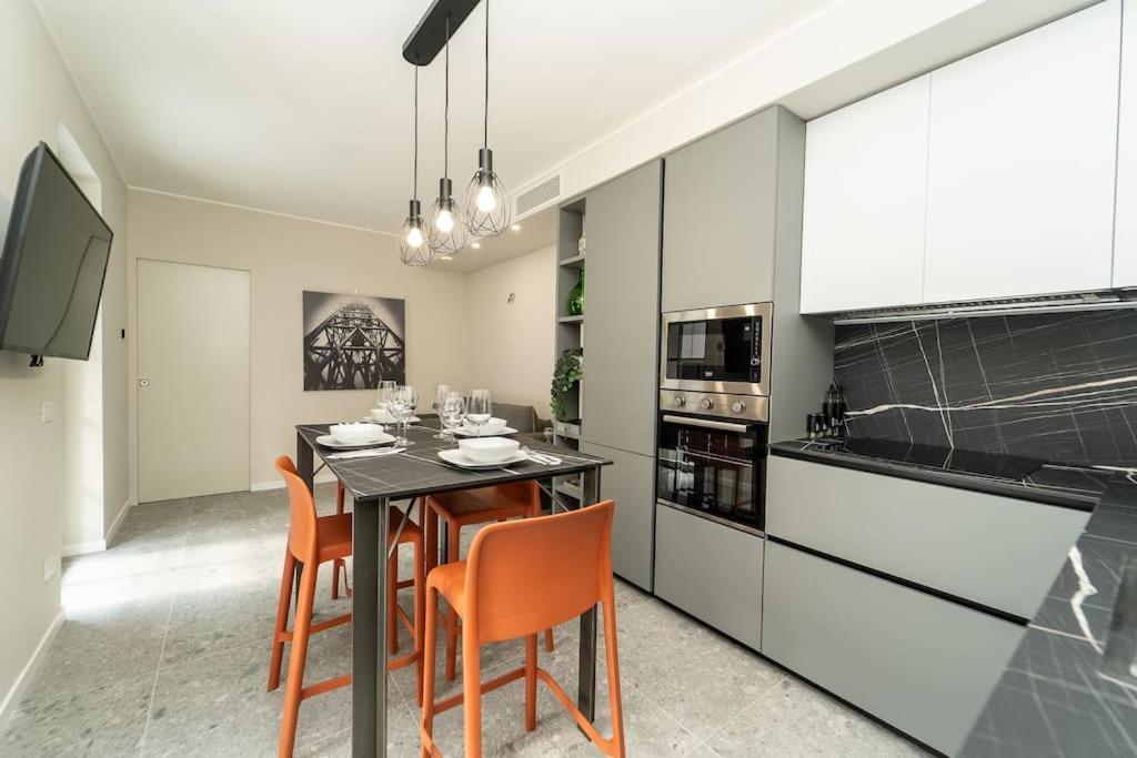 Apt 2 Min From The Cathedral With Private Parking Como Luaran gambar