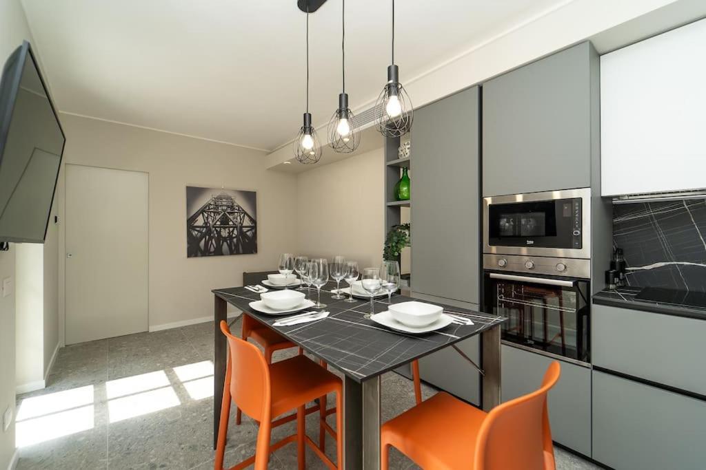 Apt 2 Min From The Cathedral With Private Parking Como Luaran gambar