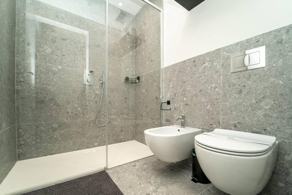Apt 2 Min From The Cathedral With Private Parking Como Luaran gambar