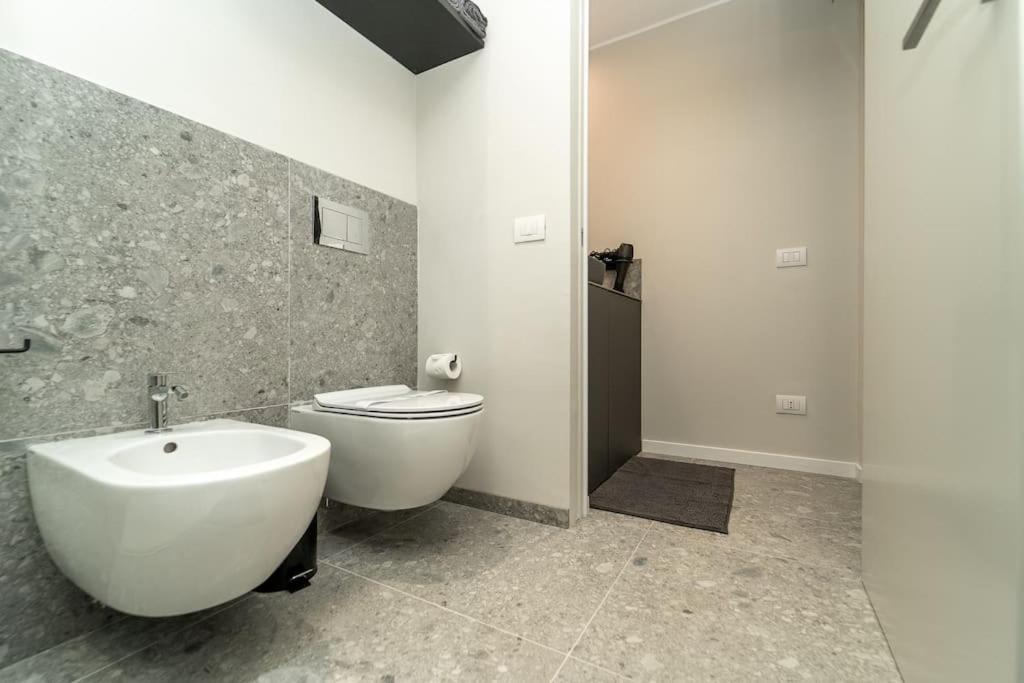 Apt 2 Min From The Cathedral With Private Parking Como Luaran gambar