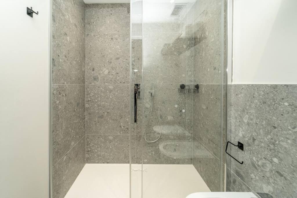 Apt 2 Min From The Cathedral With Private Parking Como Luaran gambar