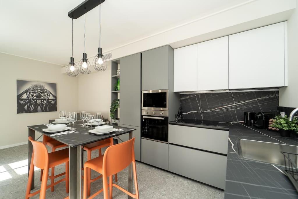 Apt 2 Min From The Cathedral With Private Parking Como Luaran gambar