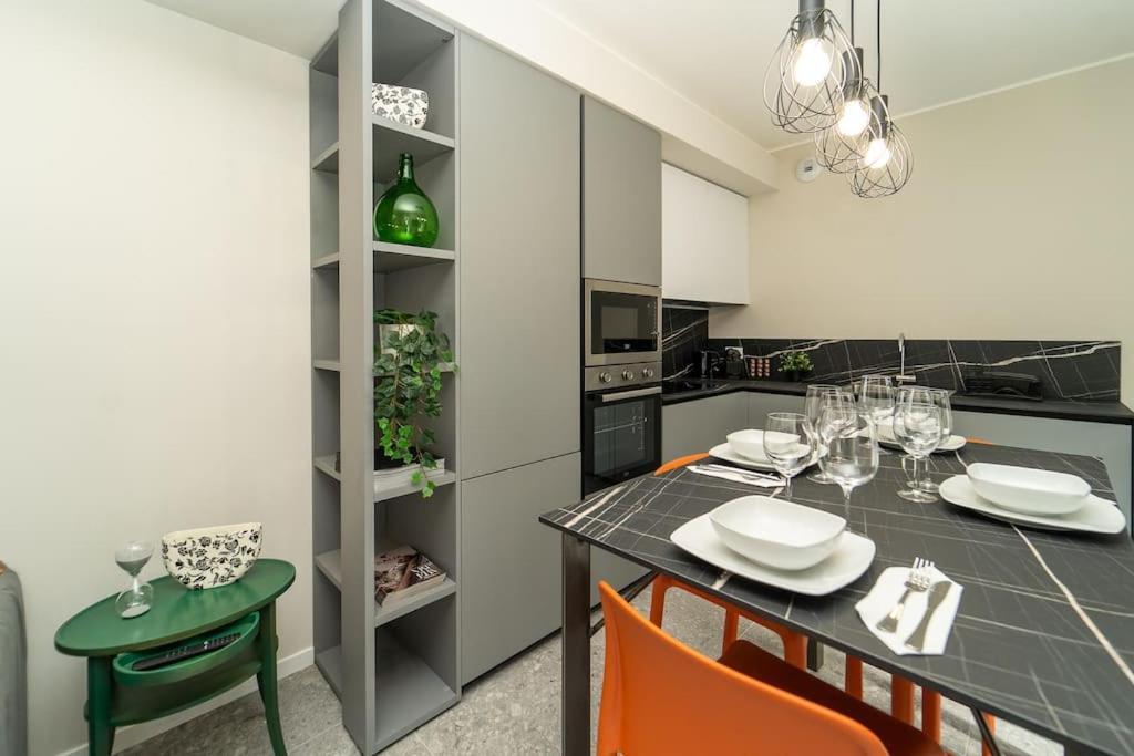 Apt 2 Min From The Cathedral With Private Parking Como Luaran gambar