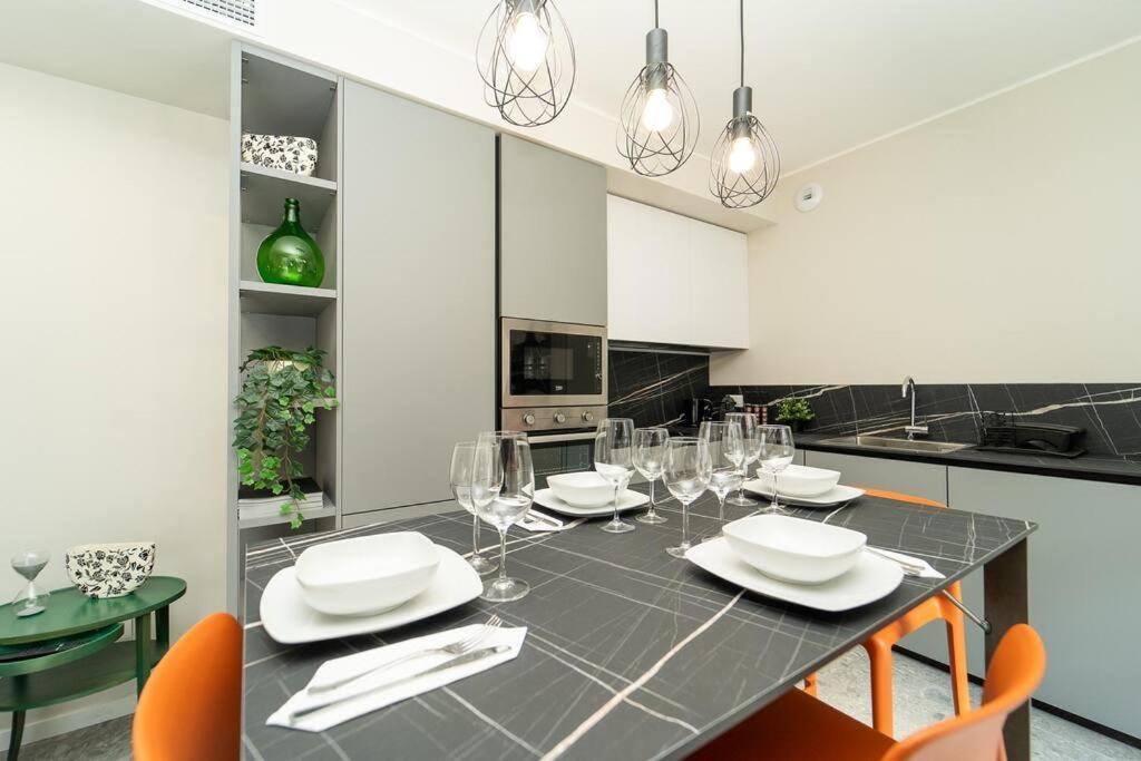 Apt 2 Min From The Cathedral With Private Parking Como Luaran gambar