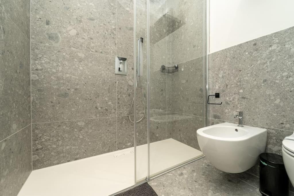 Apt 2 Min From The Cathedral With Private Parking Como Luaran gambar