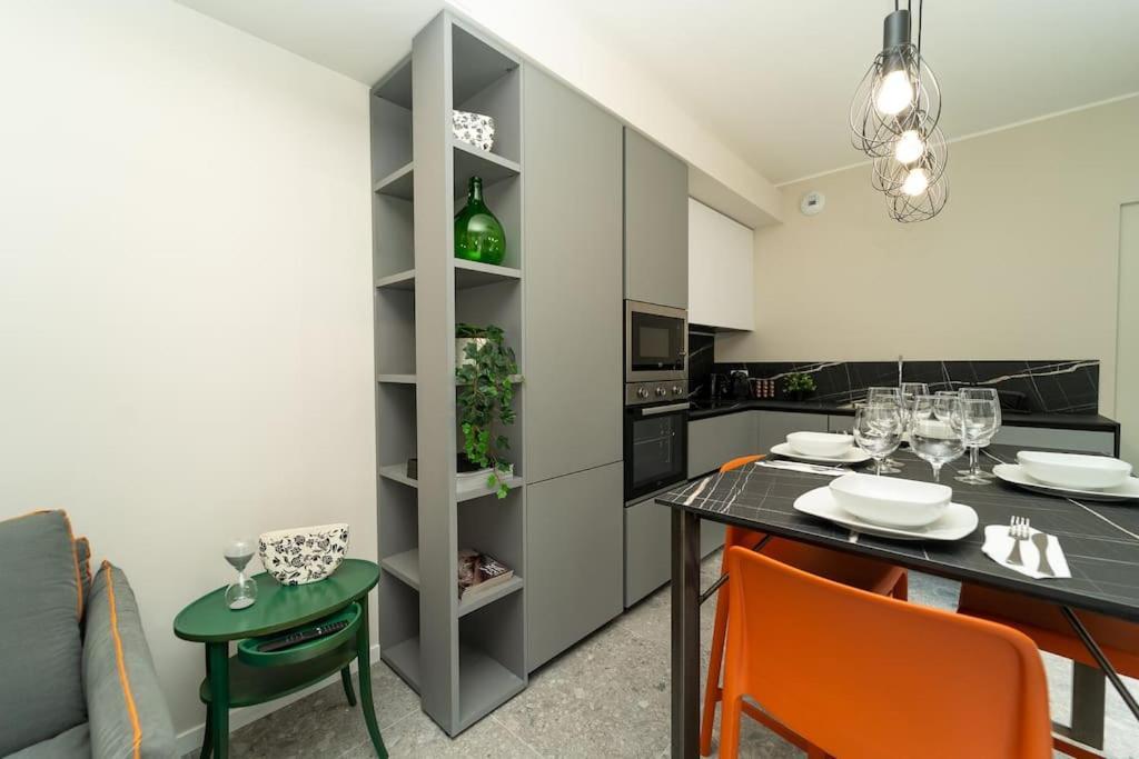 Apt 2 Min From The Cathedral With Private Parking Como Luaran gambar
